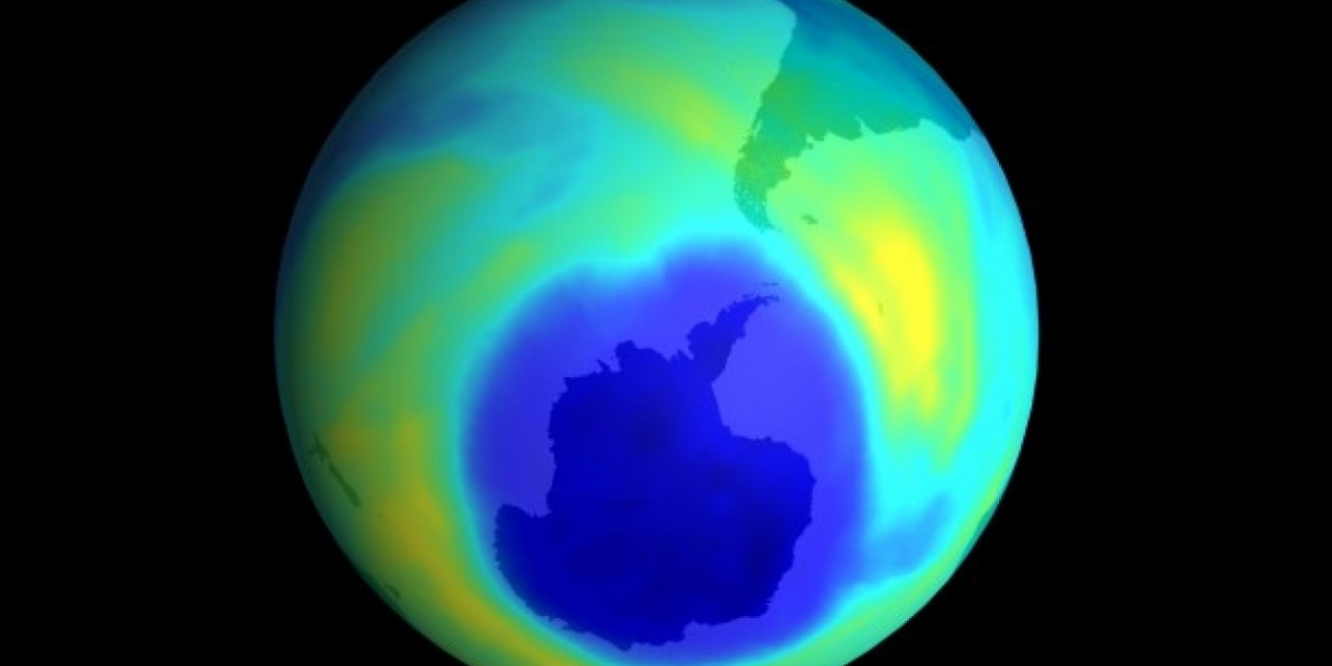  El ozono es una sustancia formada en la estratosfera y producida en latitudes tropicales que después se distribuye por todo el globo.