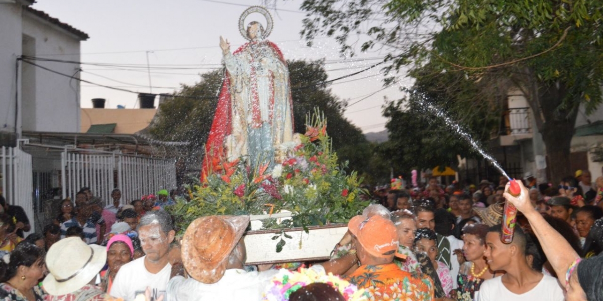 Mamatoqueros venerando a San Agatón.