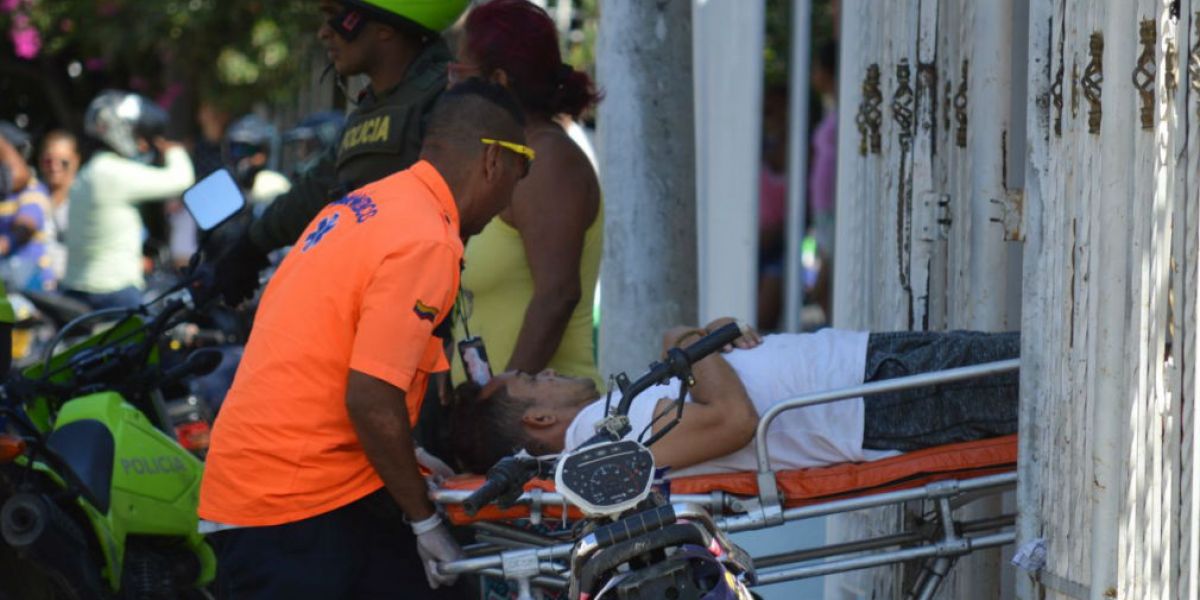 El joven, que dice llamarse Carlos, fue llevado al centro asistencial de María Eugenia