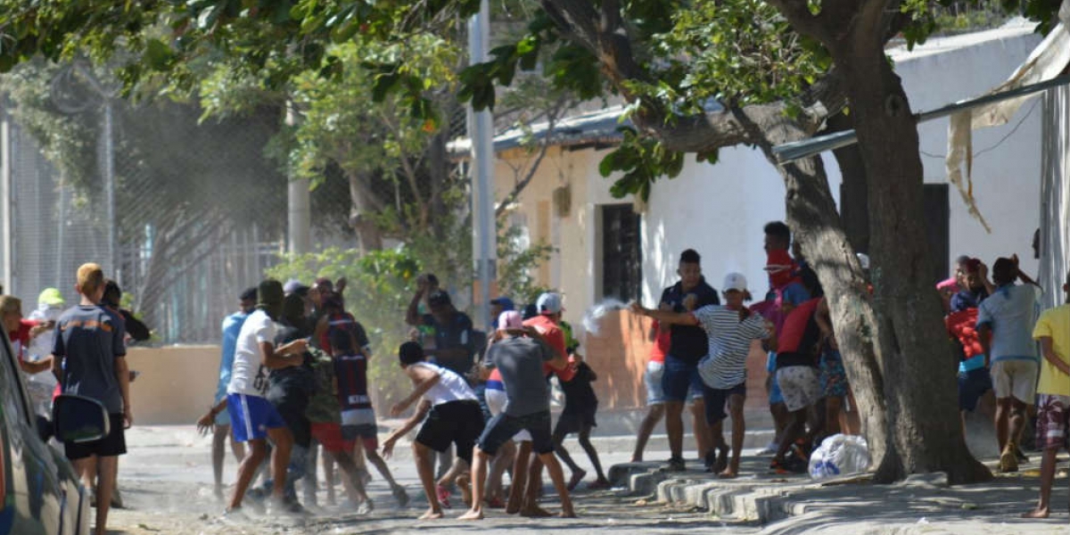 Una batalla campal terminó la guerra de bolsas con agua.