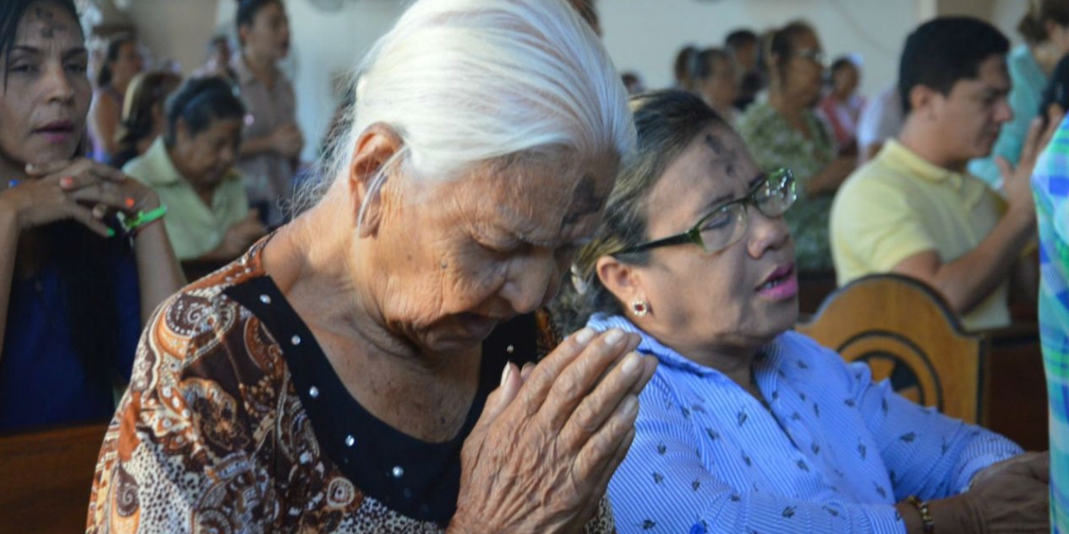 Católicos samarios muestran su fervor y devoción.  