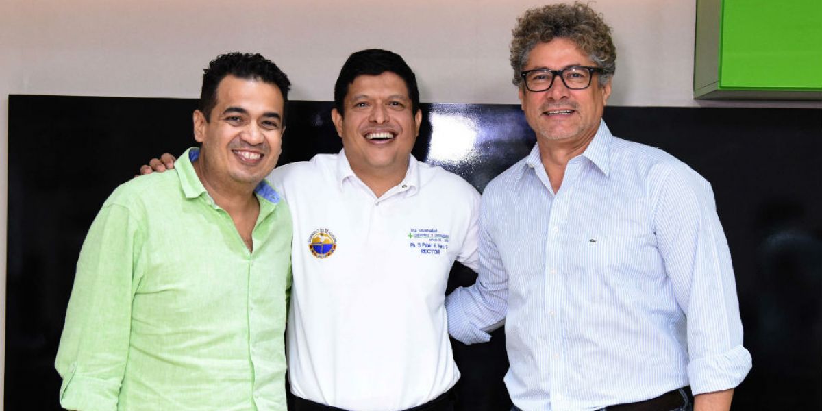 El gerente de Telecaribe,Juan Manuel Buelvas; el rector de la Unimag,Pablo Vera Salazar y el actor Yuldor Gutiérrez.
