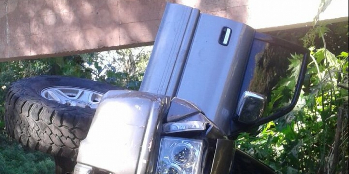 Twitter. Camioneta del padre de Silvestre Dangond.