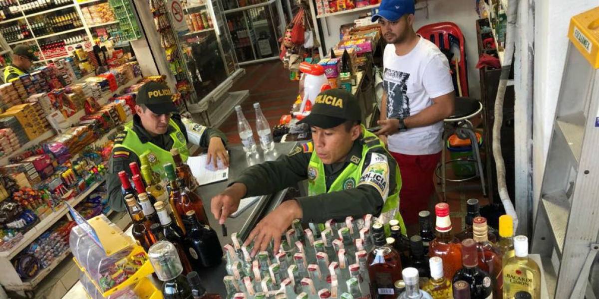 El licor incautado tenía un valor de 10 millones de pesos, de acuerdo con la Dian.