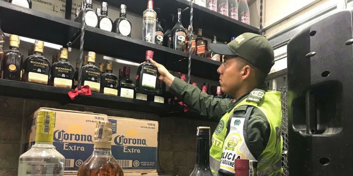 El licor incautado tenía un valor de 10 millones de pesos, de acuerdo con la Dian.