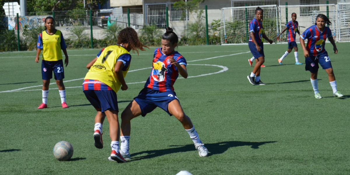 Entrenamiento del Unión Magdalena femenino en la cancha de la Ciudadela.