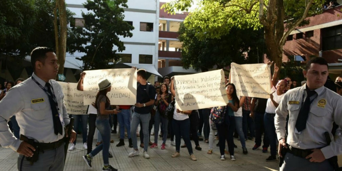 Zona Cero. Docentes y estudiantes protestan en Uniautónoma.