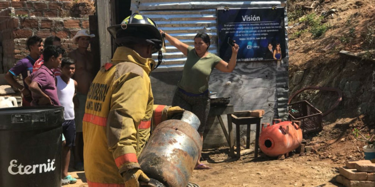 Incendio estructural en el barrio Los Fundadores.