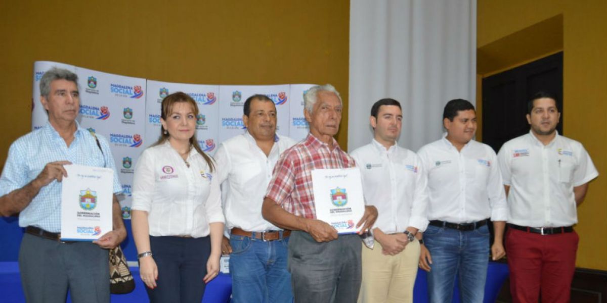 Óscar Mejía. 76 familias recibieron títulos de propiedad