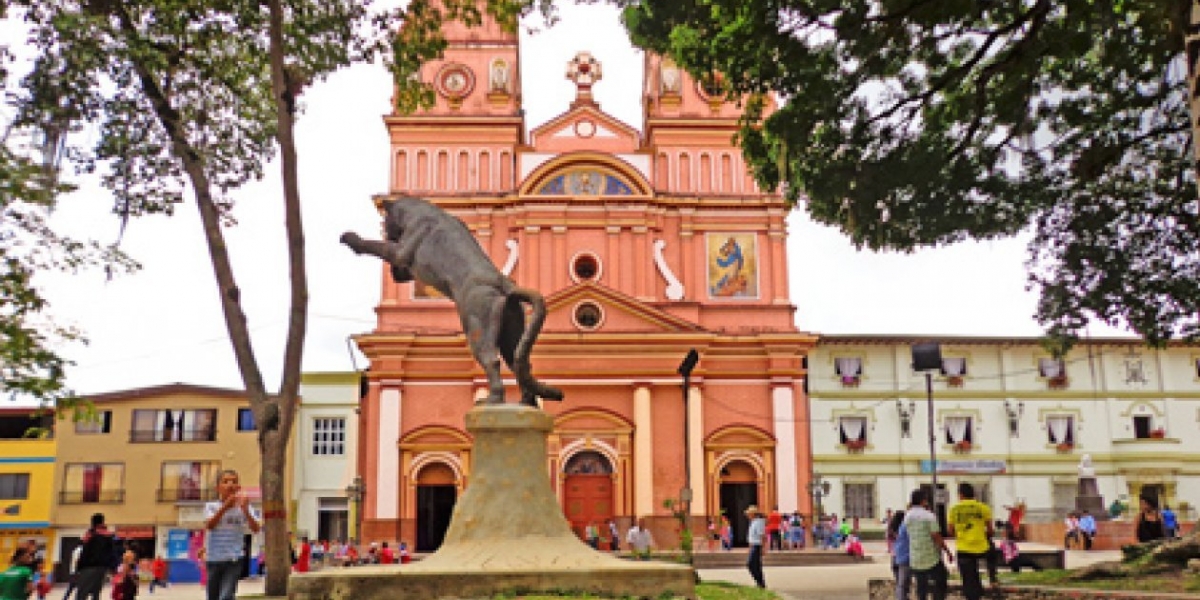  Ilustración. Plaza de Amalfi, en Antioquia.