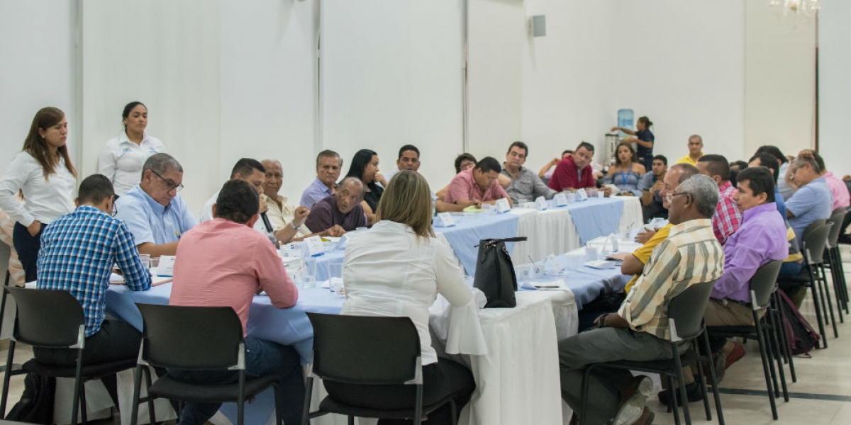 Alcalde se reunió con gremio de transportadores de la ciudad.