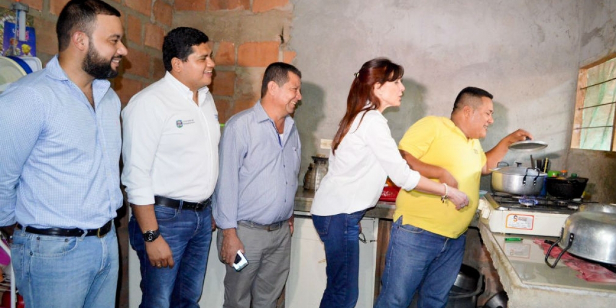 La Gobernadora visitó varios municipios del Sur, verificando que se preste el servicio de gas.