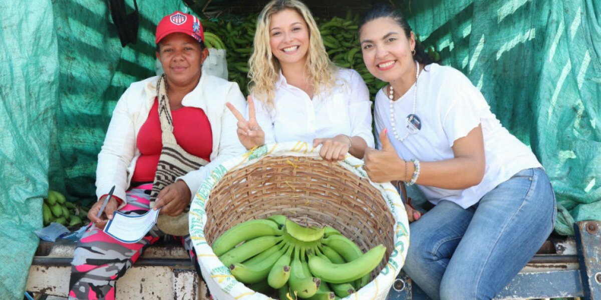 Rubén Jiménez resaltó el trabajo de la cuota femenina del partido Centro Democrático, Liane Saumet y Beatriz Polo, en la celebración del Día Internacional de la Mujer, quienes han recorrido el Magdalena para escuchar las necesidades de madres cabeza de familia y mujeres líderes de la región.