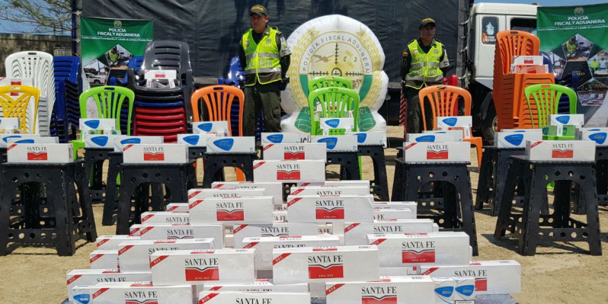El camión encontrado en el barrio Mamatoco, contenía 7.808 cajetillas de cigarrillos, 300 unidades de elementos de aseo, entre otros artículos.