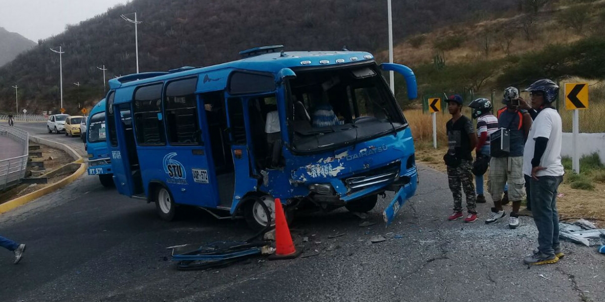 La buseta 465 perteneciente al Sistema de Trasporte Público de Santa Marta. 