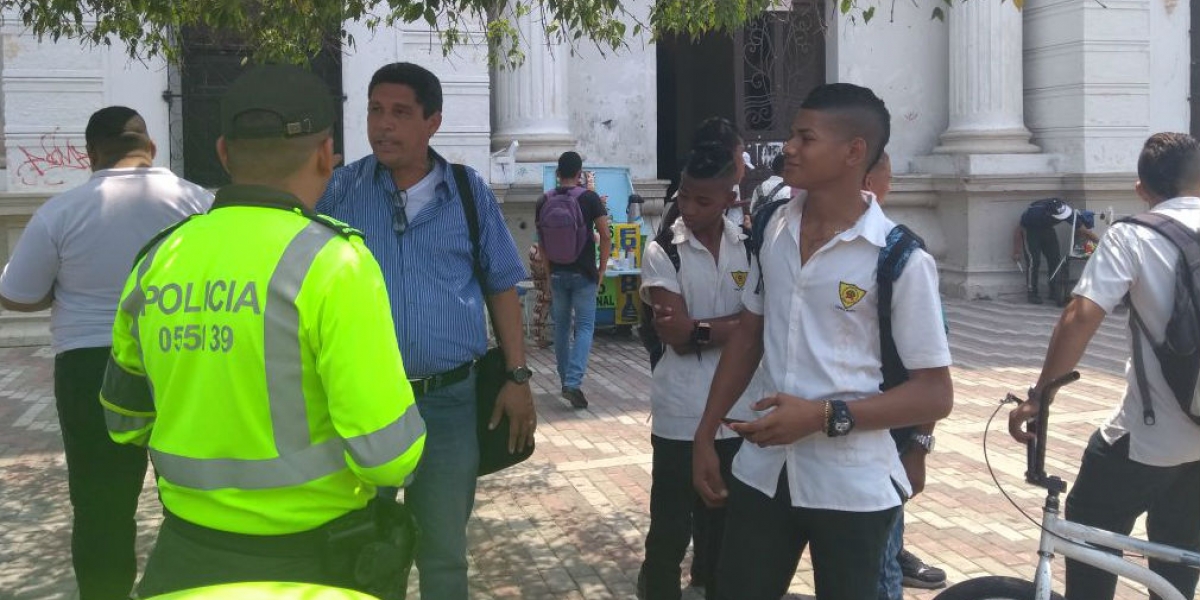 Instauración del 'Plan Colegio' en las escuelas públicas.