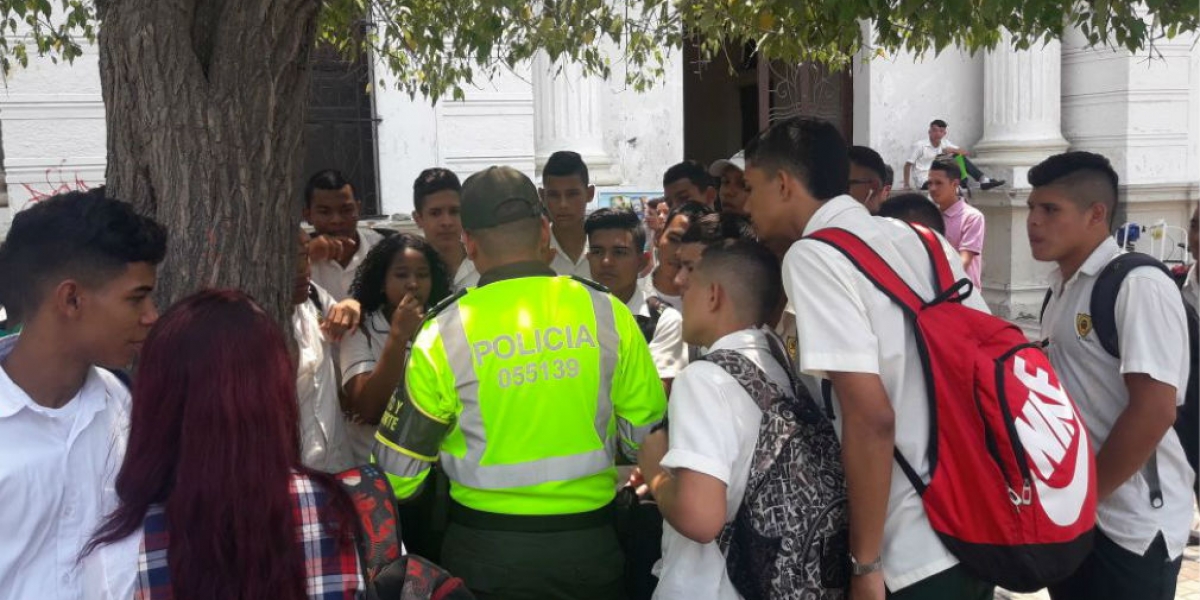 Instauración del 'Plan Colegio' en las escuelas públicas.