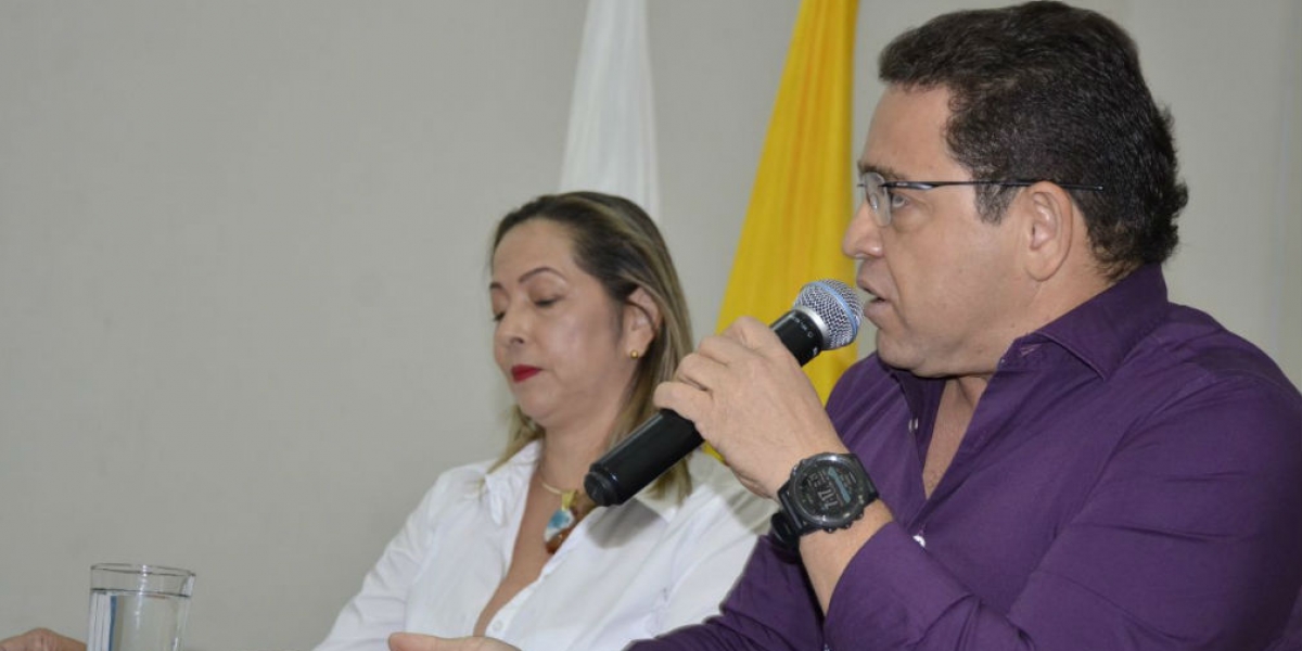 El anuncio del reembolso lo hizo el alcalde Martínez en una rueda de prensa.