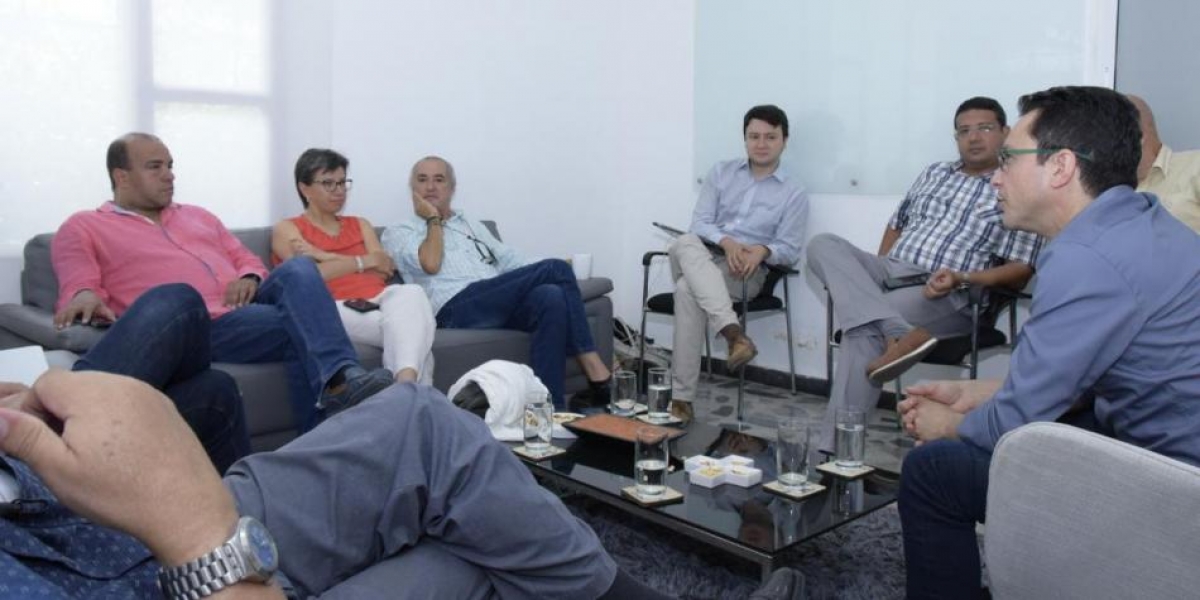 Reunión entre Claudia López, candidata vicepresidencial de Sergio Fajardo, y Carlos Caicedo.  Cortesía para El País
