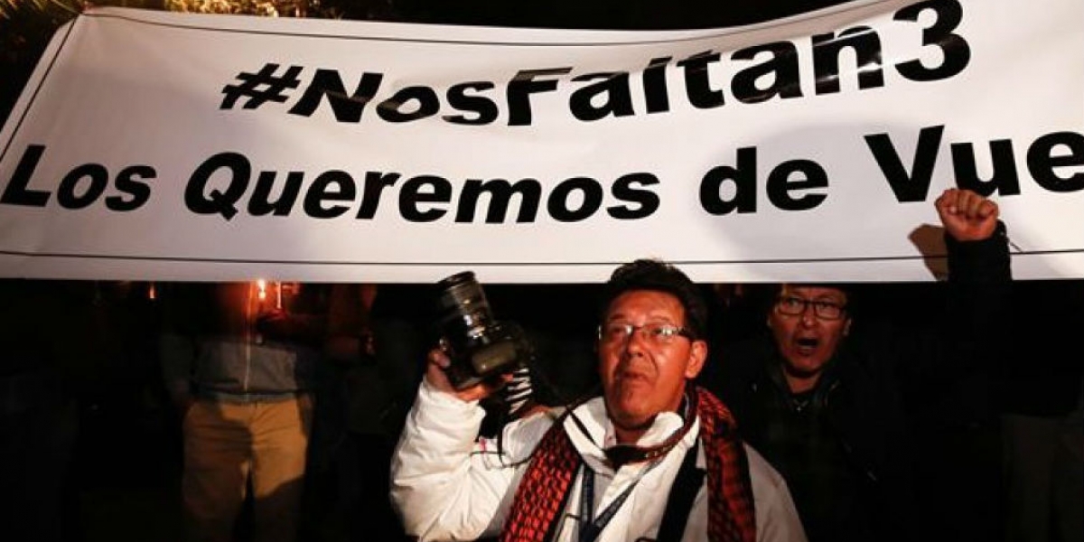 Periodistas de Ecuador en vigilia por el secuestro de tres colegas.