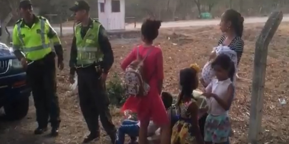 Los buses transportaban mujeres, hombres y niños sin los permisos correspondientes para estar en territorio colombiano.