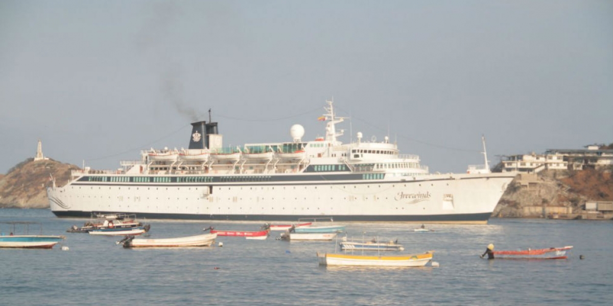 Crucero Freewinds en su llegada a Santa Marta.