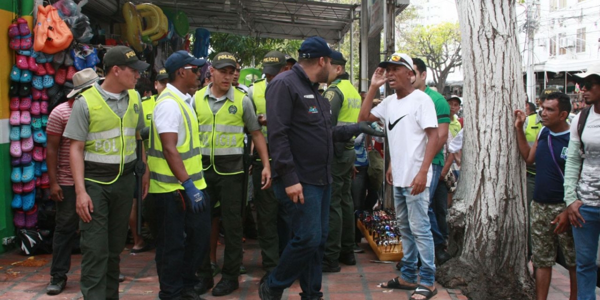 Recibieron ataques verbales y fueron custodiados a la inspección para evitar agresiones físicas. 