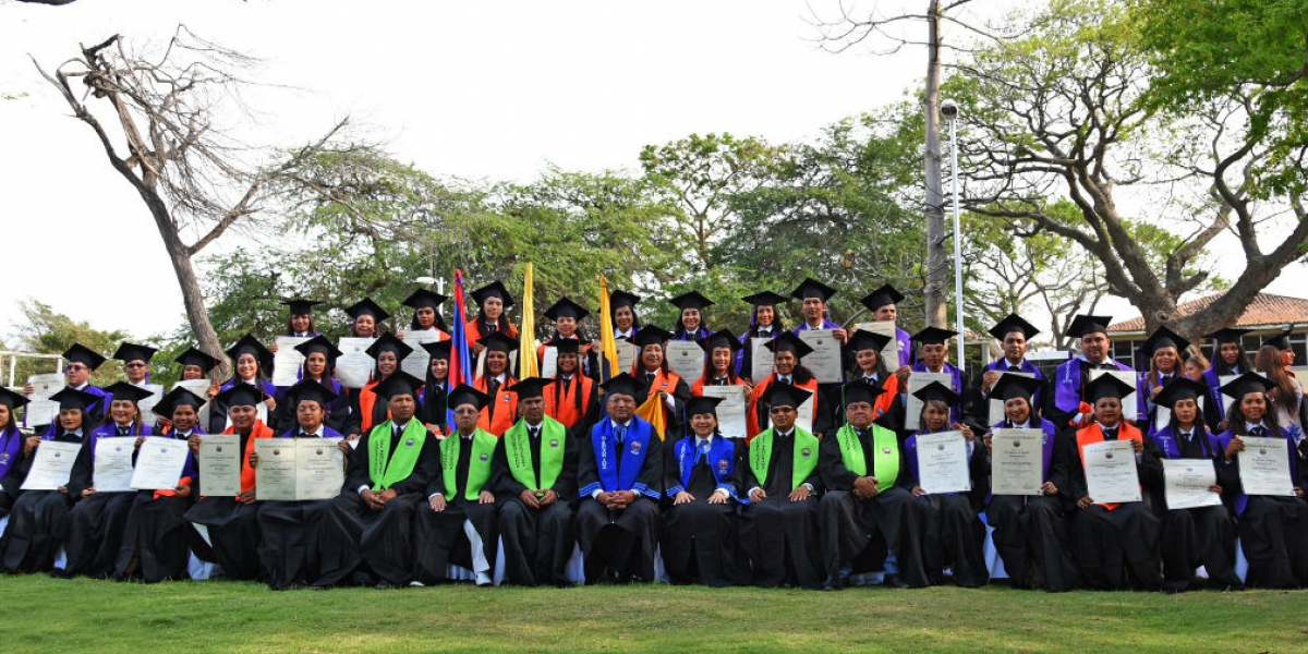 La Universidad del Magdalena graduó a estudiantes de diferentes partes del país.