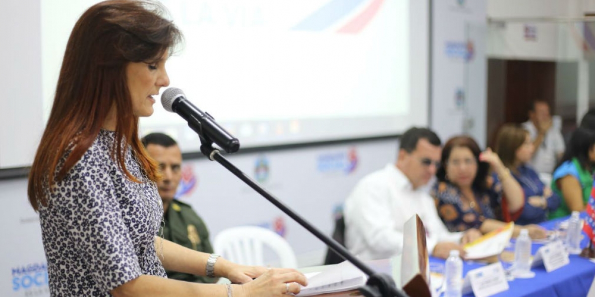 Gobernadora durante la primera sesión del consejo departamental de política social.