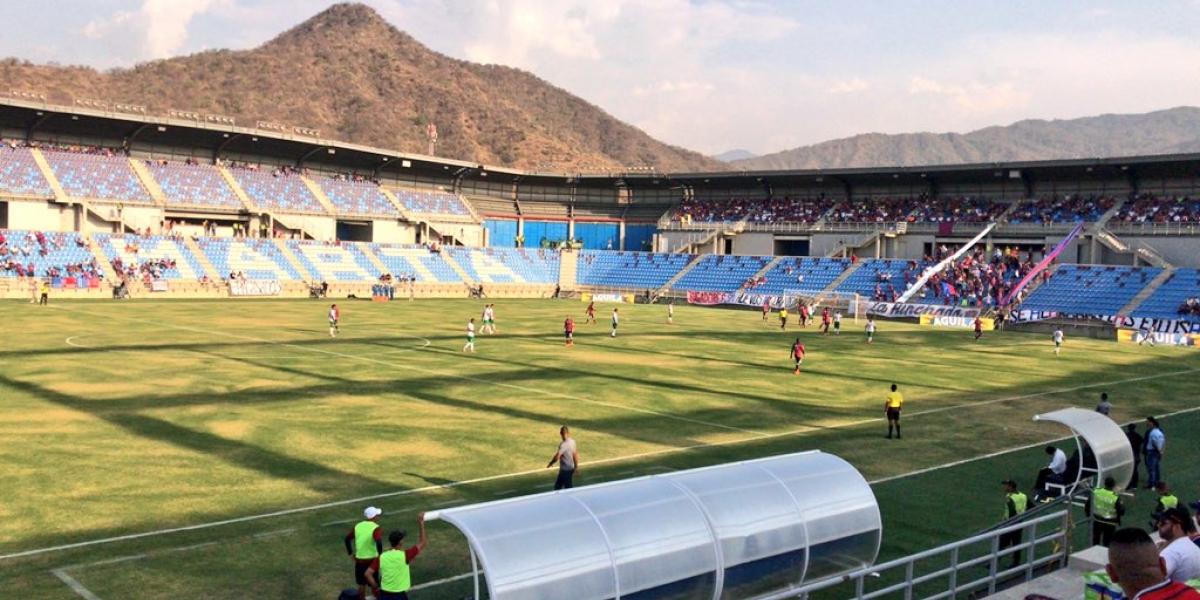 Panorámica del nuevo estadio Sierra Nevada, ubicado en el sector de Bureche.