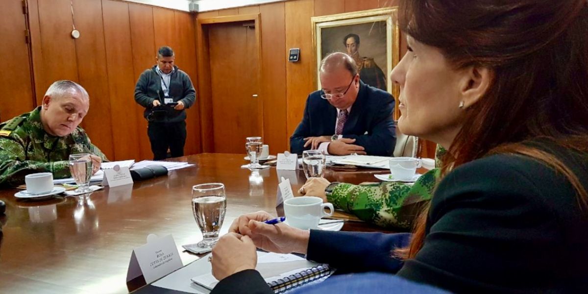 Cortesía. Gobernadora Rosa Cotes durante su visita al Ministro de Defensa.