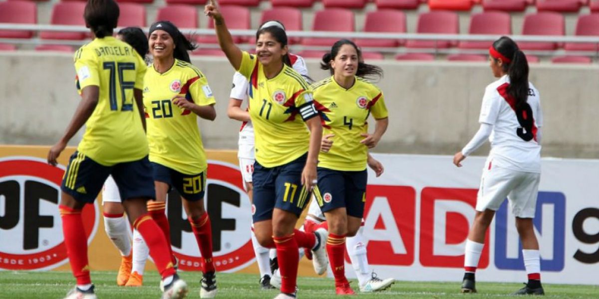 Colombia derrotó 3-0 a Perú en la última jornada de la fase de grupos, con goles de Catalina Usme, Leicy Santos e Isabella Echeverri.