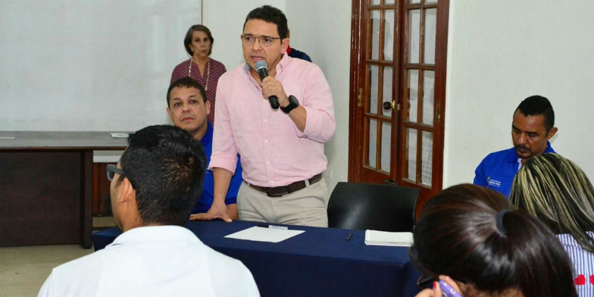 Alcalde Martínez escuchó a trabajadores de la E.S.E., quienes expresaron sus quejas.