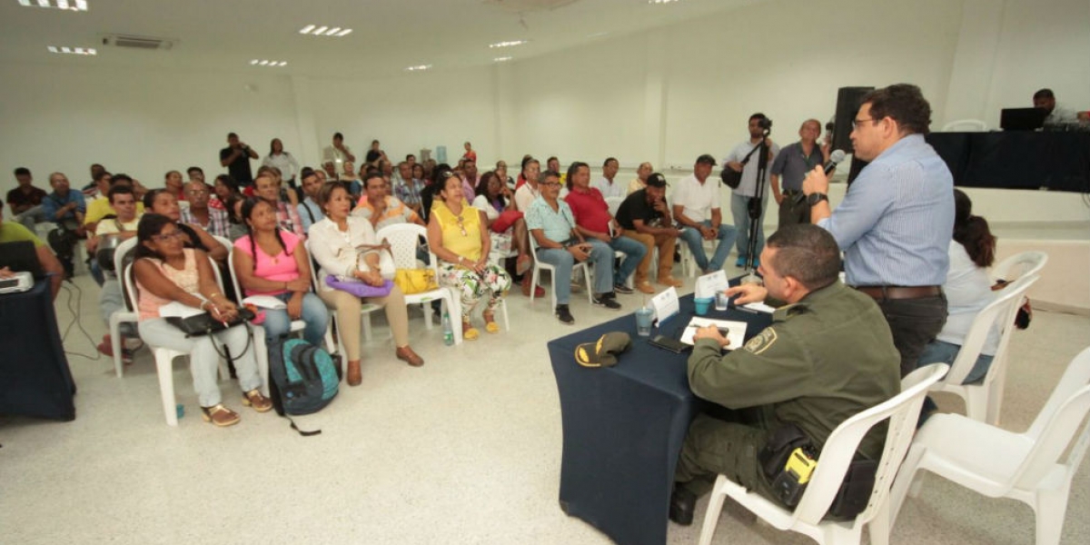 100 lideres hicieron parte de la reunión presidida por el Alcalde.