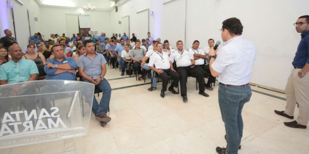 El Alcalde presentó el Registro Único de Conductores de taxi.