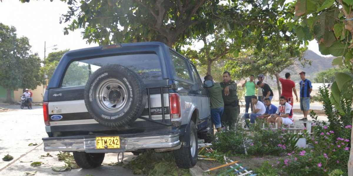 Versiones de testigo del hecho afirman que una camioneta marca Ford, de placa FTM-242 arrolló a la mujer y a su pareja.