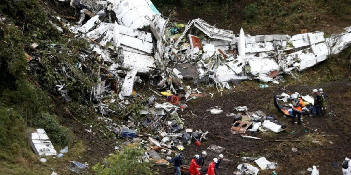 El Tiempo. El avión quedó hecho trizas.