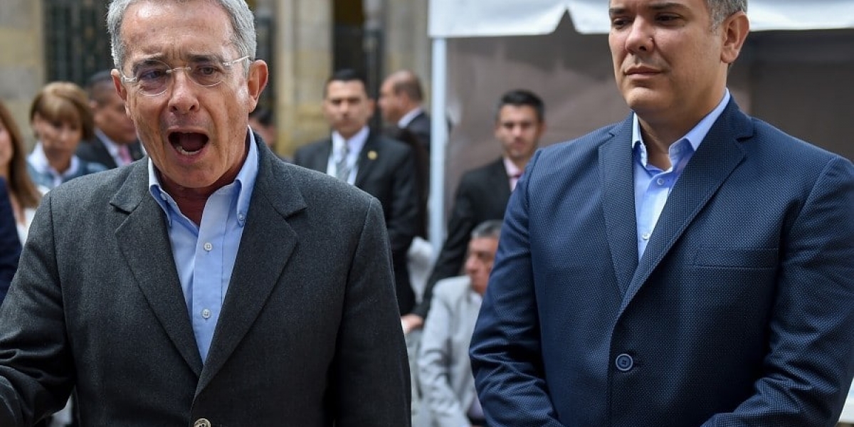 AFP. Álvaro Uribe e Iván Duque.
