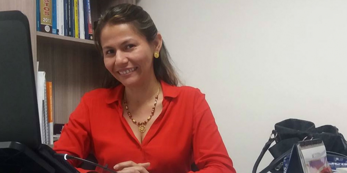 Facebook. Érica Castaño desde su oficina en Biocosta.