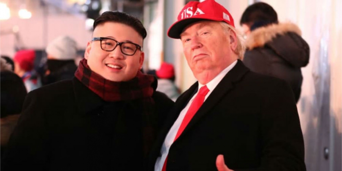 Imitadores de Kim Jong-Un y Donald Trump.