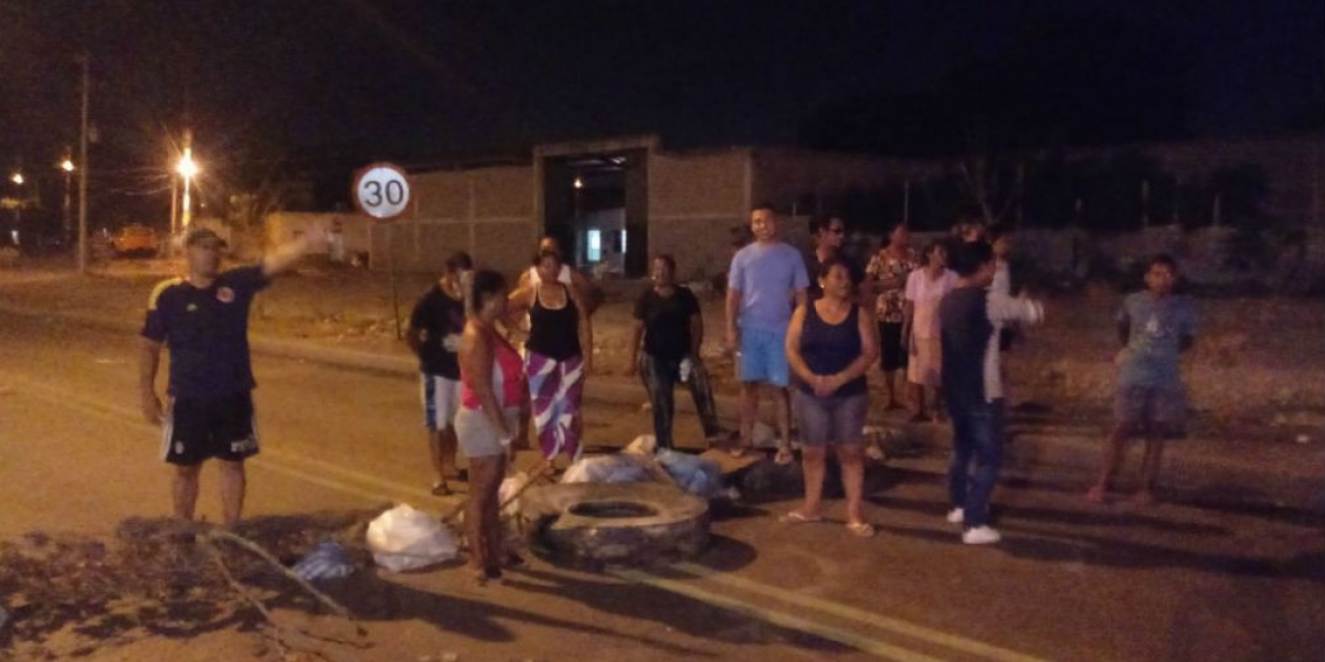 Protestas en la Vía Alterna por falta de agua.