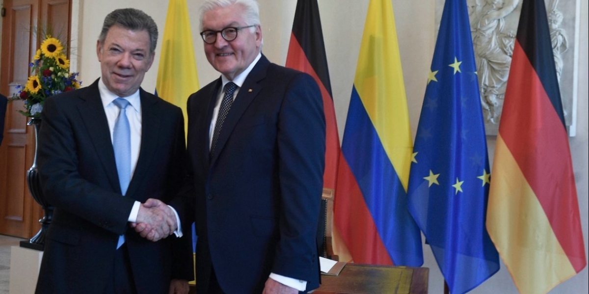  Juan Manuel Santos saluda al presidente alemán, Frank-Walter Steinmeier. 