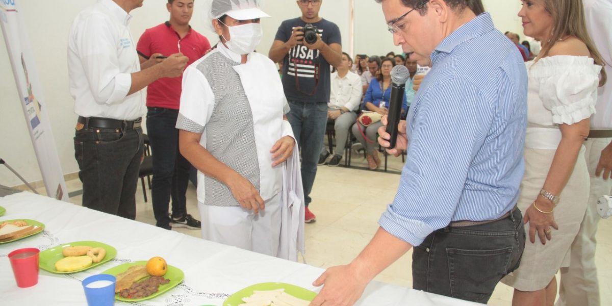 El alcalde Martínez supervisó la ración de los alimentos pautados en la minuta del Plan de Alimentación Escolar.