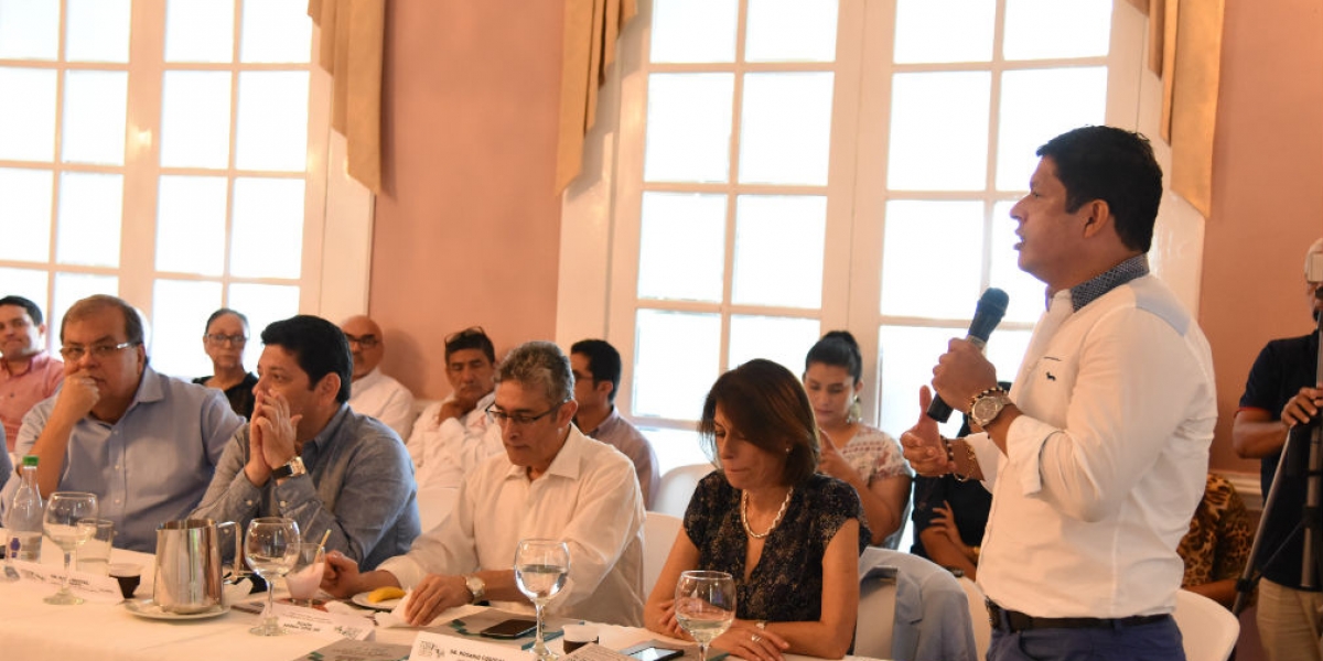 Oficina de Comunicaciones Unimagdalena. Una respuesta muy positiva por parte del sector empresarial, educativo y de los parlamentarios, fue la generada a partir de la iniciativa socializada por el Doctor Pablo Vera Salazar en favor del desarrollo y competitividad del Magdalena.