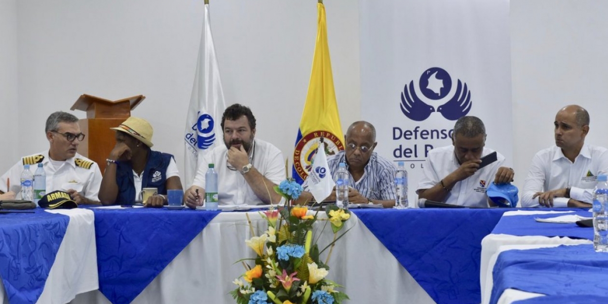 El Defensor del Pueblo, Carlos Negret junto a las autoridades de San Andrés.
