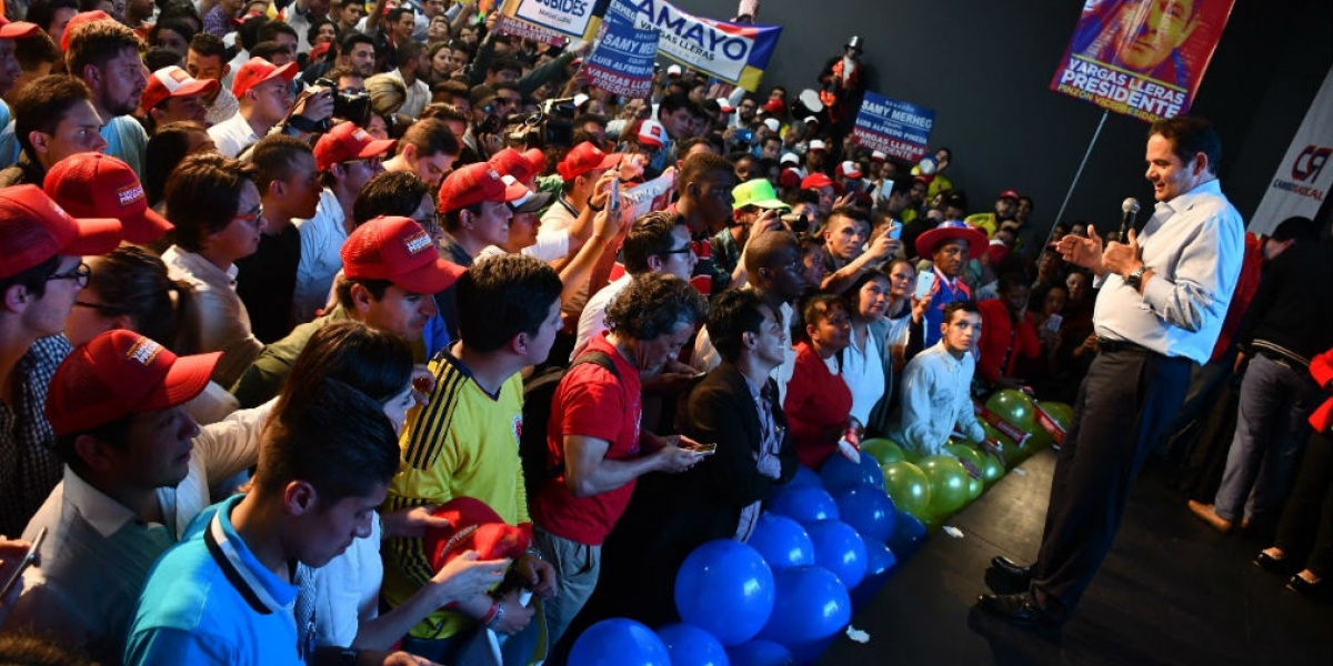 Germán Vargas Lleras, reunido con jóvenes en Bogotá.