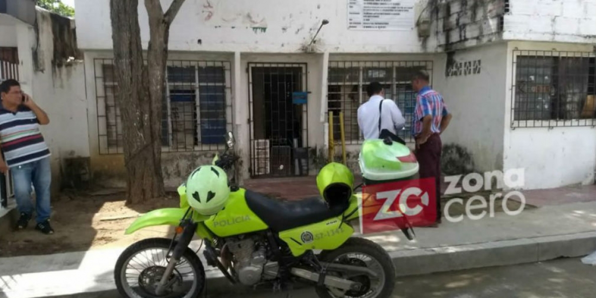 los funcionarios le tomaron fotos a la casa, donde se habrían entregado mercados a posibles votantes.