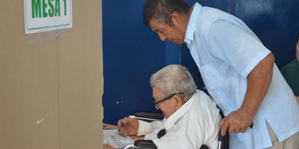 los adultos mayores respondieron masivamente al proceso electoral.