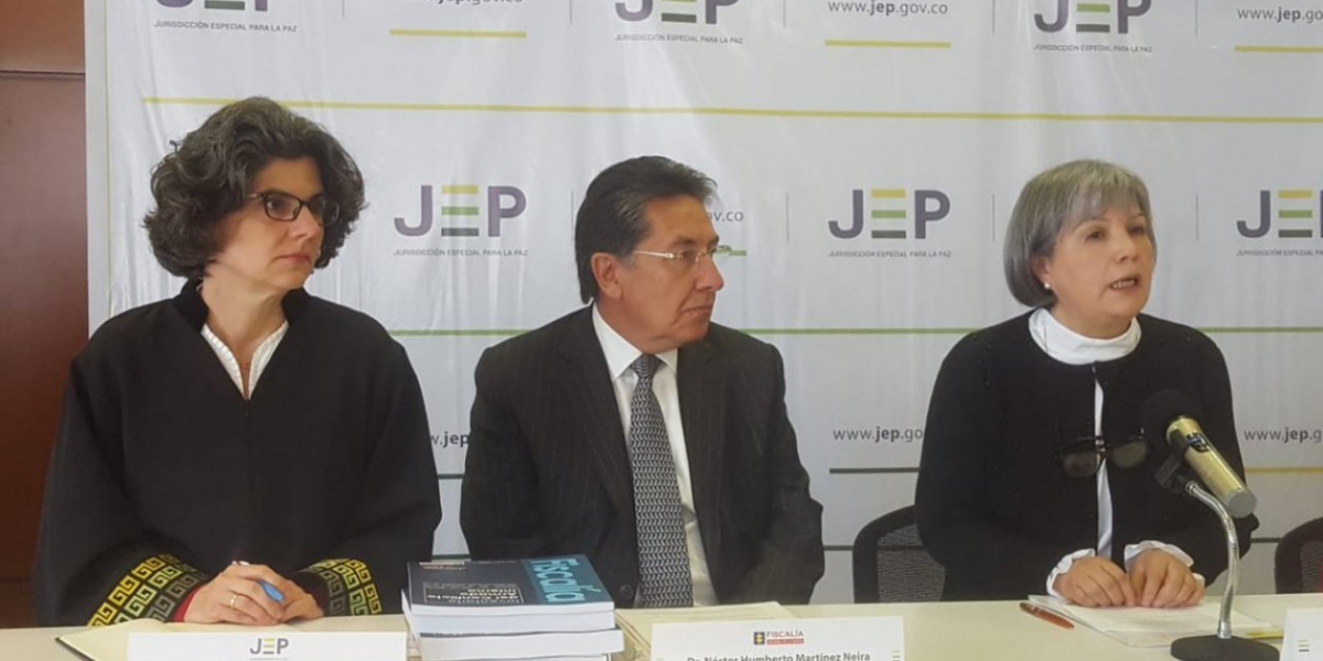 La presidenta de la Jep Patricia Linares, el Fiscal Néstor Humberto Martínez y la Vicefiscal María Paulina Riveros.