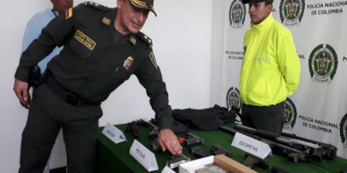 varias de las armas estaban en otra camioneta que estaba en el lugar.